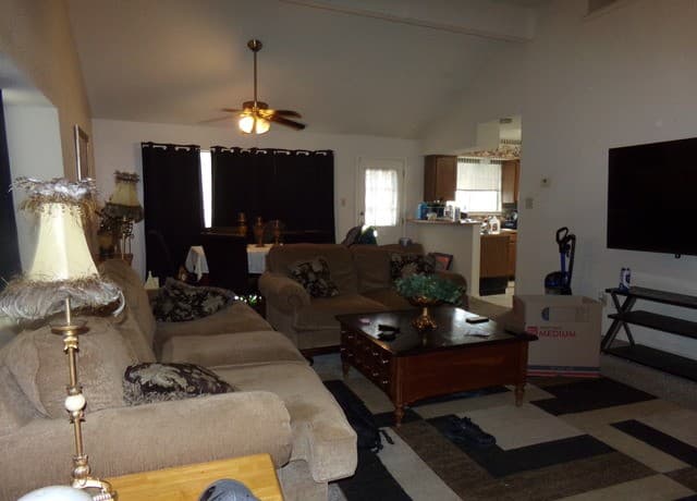 3-bedroom rental at 11427 Long Trail in San Antonio, TX — photo 4