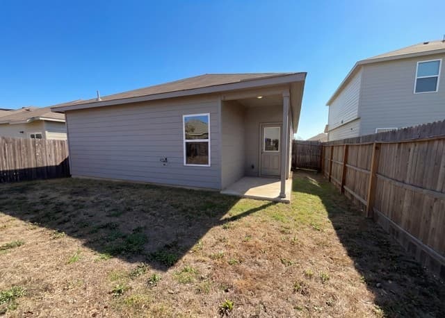 3-bedroom rental at 431 Pleasanton Way in San Antonio, TX — photo 5