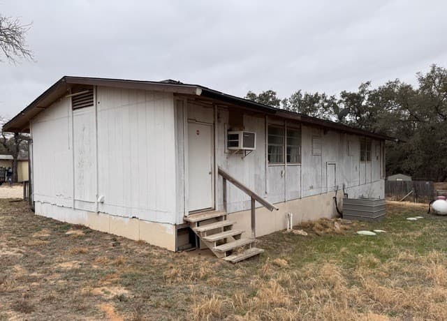 1-bedroom rental at 20 Dawnridge in Poteet, TX — photo 4