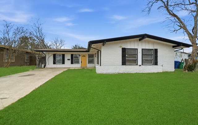 2-bedroom rental at 351 Rexford Dr in San Antonio, TX — photo 3