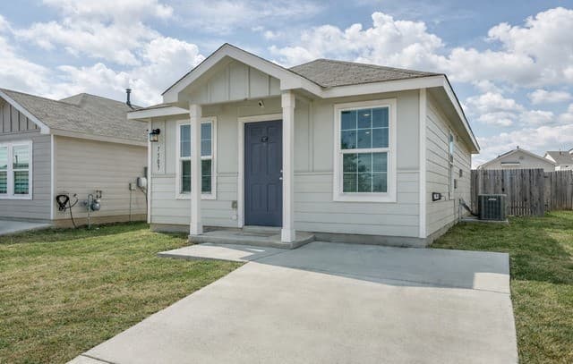 2-bedroom rental at 7503 Silos in San Antonio, TX — photo 2