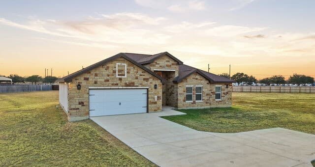 Home for sale at 100 W Short Meadow in Lytle, TX — photo 5