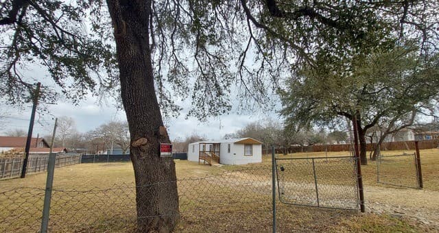 2-bedroom rental at 4325 Mountain Pass in Von Ormy, TX — photo 3