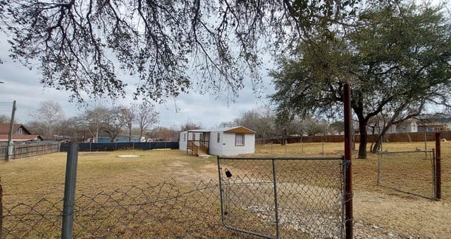 2-bedroom rental at 4325 Mountain Pass in Von Ormy, TX — photo 4