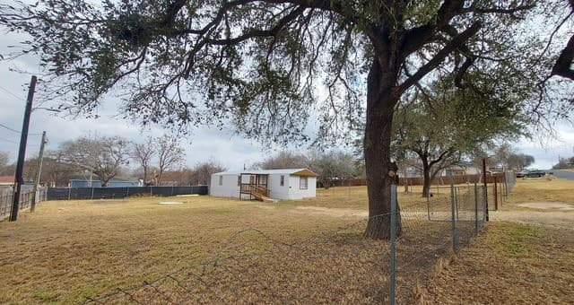 2-bedroom rental at 4325 Mountain Pass in Von Ormy, TX — photo 5