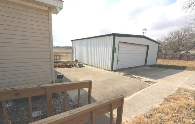 Home for sale at 133 Oak View in La Vernia, TX — photo 3