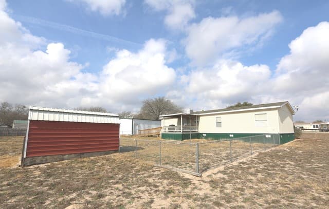 Home for sale at 133 Oak View in La Vernia, TX — photo 5