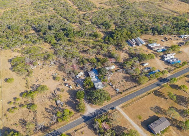 rental at 21190 Ernst in Somerset, TX — photo 3