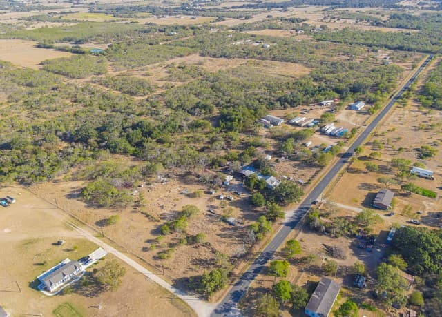 rental at 21190 Ernst in Somerset, TX — photo 4