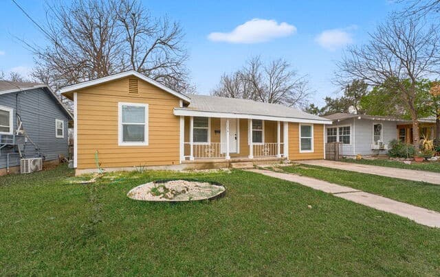 4-bedroom rental at 2034 Edison in San Antonio, TX — photo 3