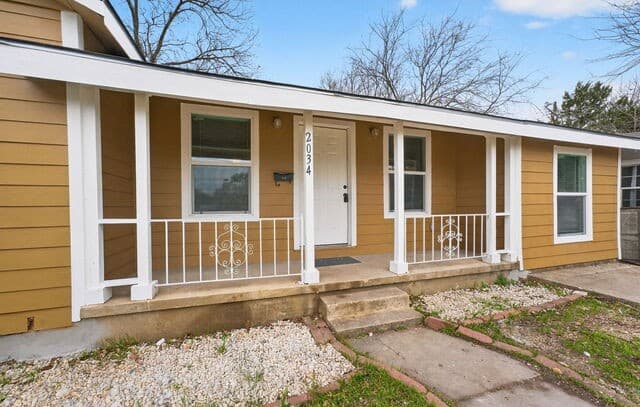 4-bedroom rental at 2034 Edison in San Antonio, TX — photo 4