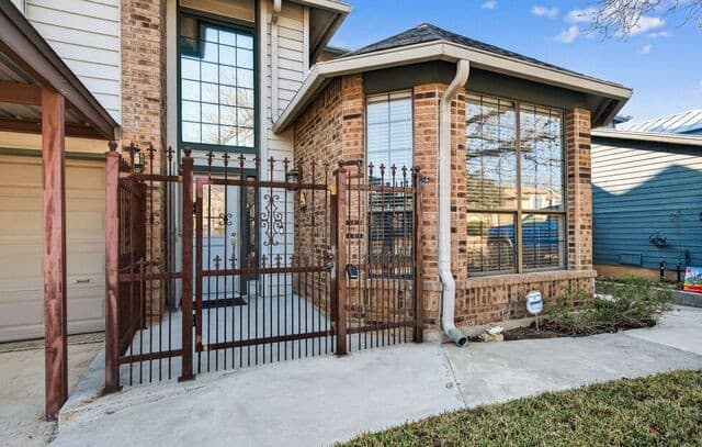 4-bedroom rental at 3311 Green Spg Dr in San Antonio, TX — photo 5