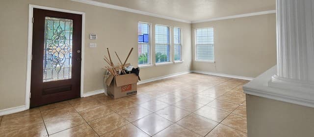 4-bedroom rental at 7927 Colonia in San Antonio, TX — photo 3