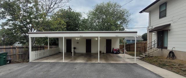 3-bedroom rental at 403 Indigo in San Antonio, TX — photo 2