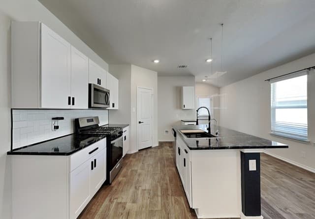 3-bedroom rental at 10516 Pomme in San Antonio, TX — photo 4