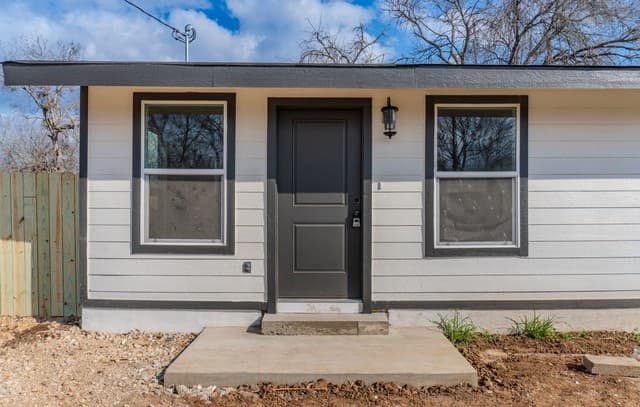 3-bedroom rental at 1214 Hough in Adkins, TX — photo 5