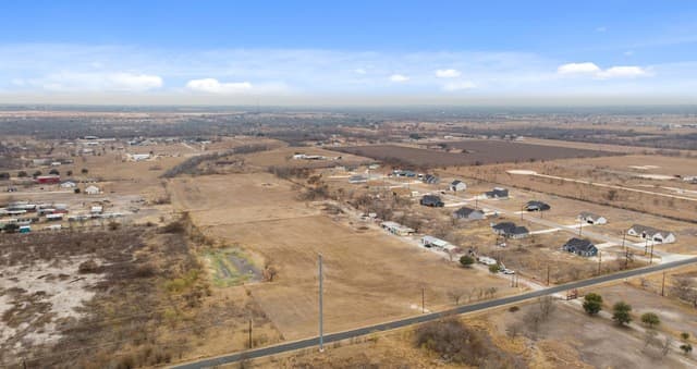 rental at 1140 County Road 6710 in Natalia, TX — photo 5
