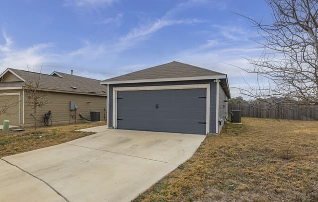 3-bedroom rental at 14632 Cregg Mill in San Antonio, TX — photo 3
