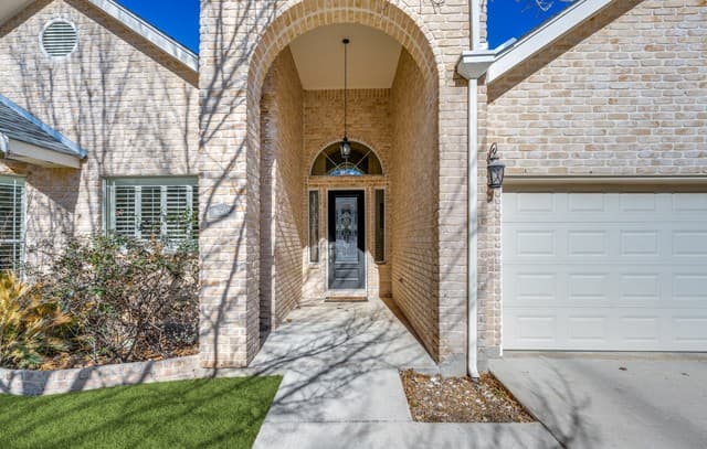 4-bedroom rental at 16502 Loma Landing in Helotes, TX — photo 3