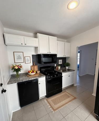 1-bedroom rental at 711 S Trinity St in San Antonio, TX — photo 4