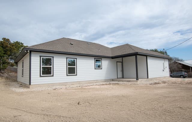 3-bedroom rental at 2962 Contour in Spring Branch, TX — photo 4
