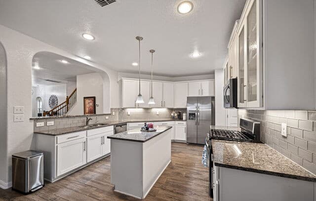3-bedroom rental at 7707 Kings Spg in San Antonio, TX — photo 2
