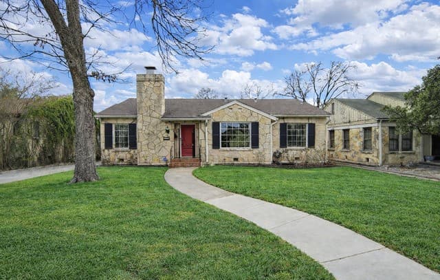 4-bedroom rental at 336 North in San Antonio, TX — photo 1