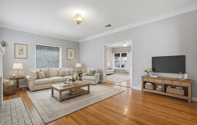 4-bedroom rental at 336 North in San Antonio, TX — photo 3