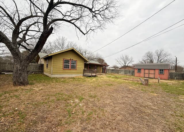 Home for sale at 607 N Bowie in Fredericksburg, TX — photo 2