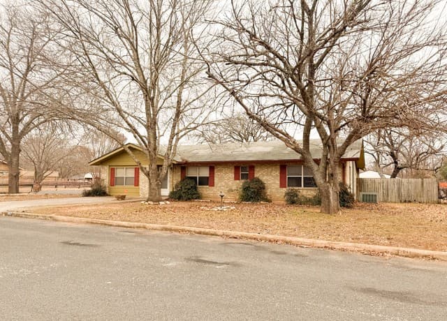 Home for sale at 607 N Bowie in Fredericksburg, TX — photo 5