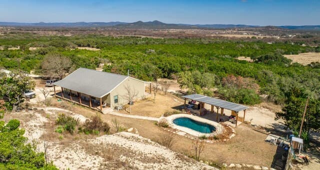 3-bedroom rental at 1079 County Road 357 in Utopia, TX — photo 2