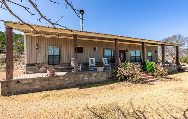 3-bedroom rental at 1079 County Road 357 in Utopia, TX — photo 3