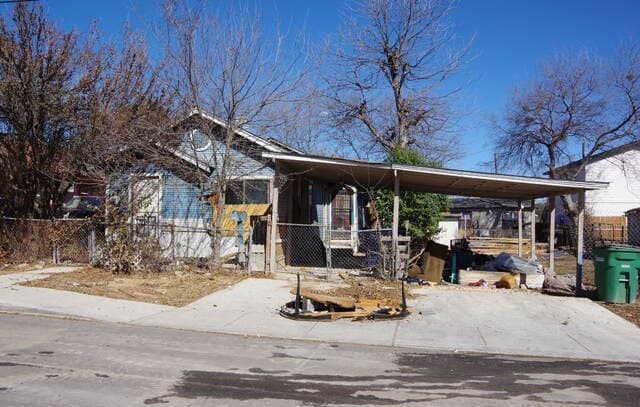 2-bedroom rental at 1211 Rivas in San Antonio, TX — photo 1