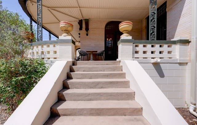 5-bedroom rental at 109 E Woodlawn in San Antonio, TX — photo 4