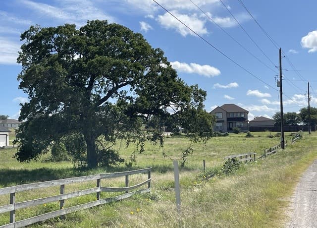 rental at 401 Shady Ln in La Vernia, TX — photo 1