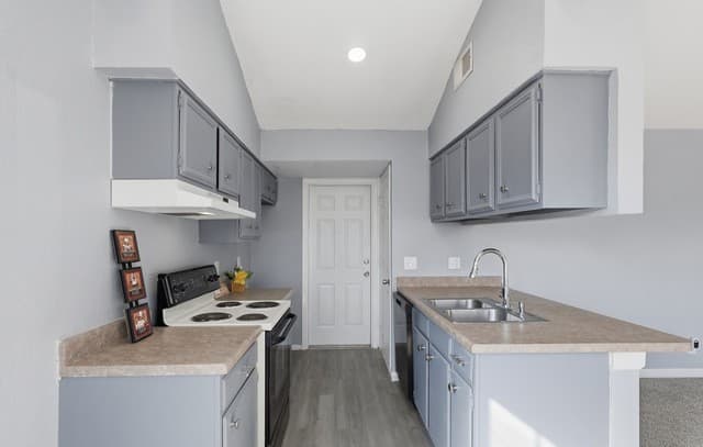 3-bedroom rental at 5122 Binz Engleman Rd in Kirby, TX — photo 5