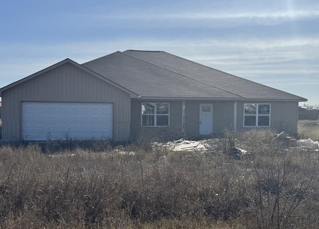 3-bedroom home for sale at 472 County Road 679 in Natalia TX
