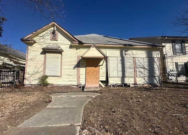 3-bedroom rental at 1107 Burnet in San Antonio, TX — photo 1