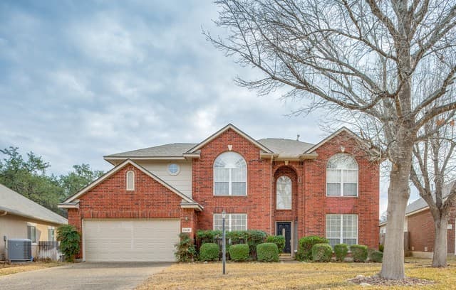 4-bedroom rental at 13431 Voelcker Ranch in San Antonio, TX — photo 2