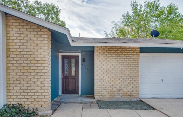 4-bedroom rental at 5230 Village in San Antonio, TX — photo 3