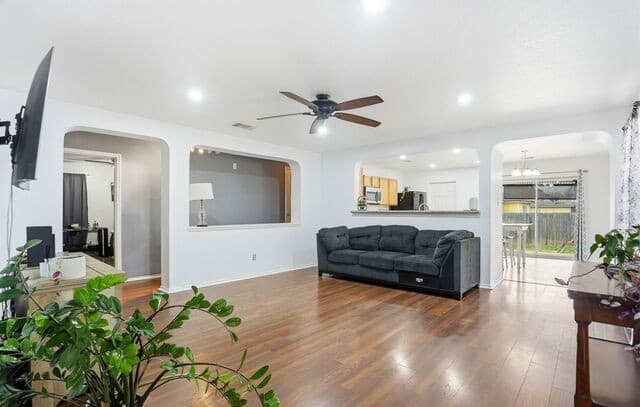 3-bedroom rental at 5018 Green Post in San Antonio, TX — photo 5