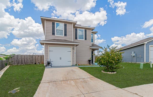 3-bedroom rental at 2831 Lavender in San Antonio, TX — photo 1