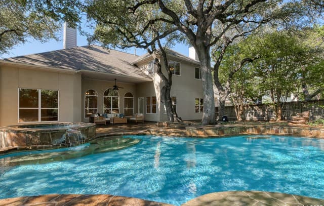 4-bedroom rental at 6811 Lendell St in San Antonio, TX — photo 1