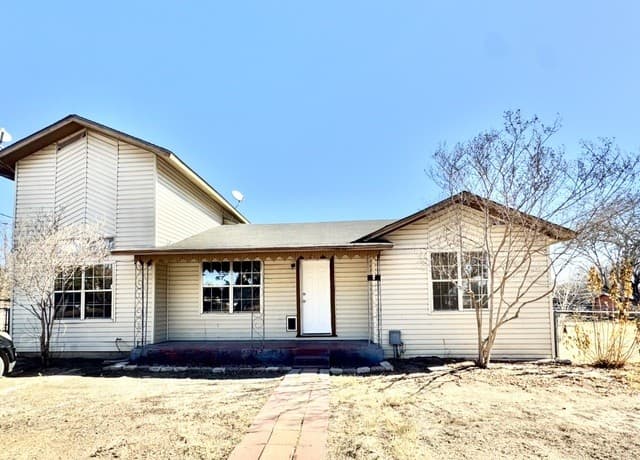 4-bedroom rental at 19524 S Benton in Lytle, TX — photo 1