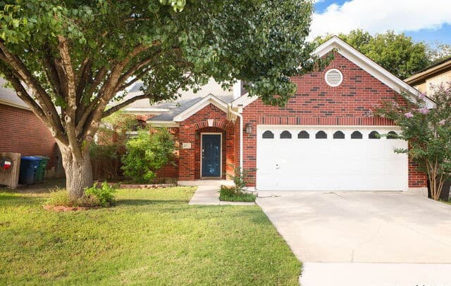 3-bedroom rental at 4611 Aspen View in San Antonio, TX — photo 2