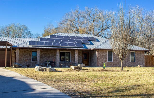 Home for sale at 220 Eagle Nest in Pleasanton, TX — photo 2