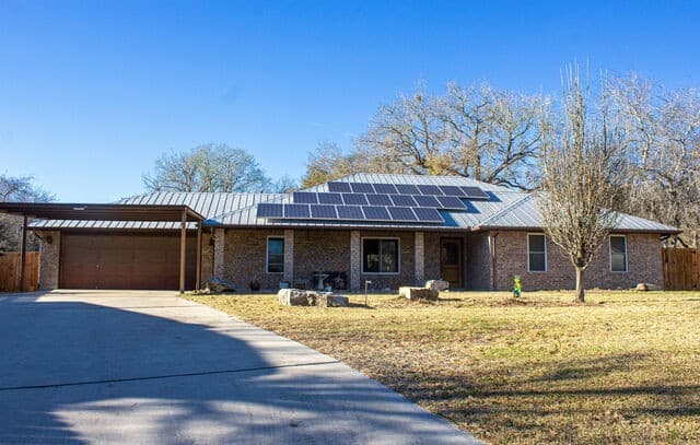 Home for sale at 220 Eagle Nest in Pleasanton, TX — photo 3
