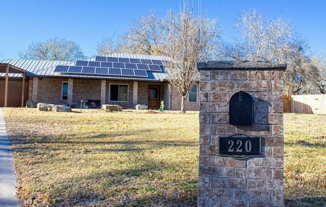 Home for sale at 220 Eagle Nest in Pleasanton, TX — photo 4