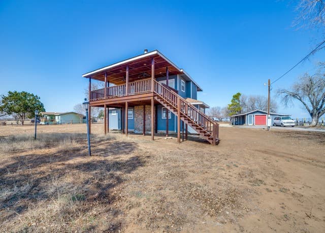 2-bedroom rental at 6953 Von Ormy Rd in Von Ormy, TX — photo 1