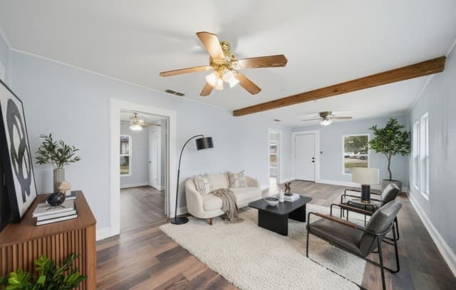 3-bedroom rental at 1521 B Street in Floresville, TX — photo 2
